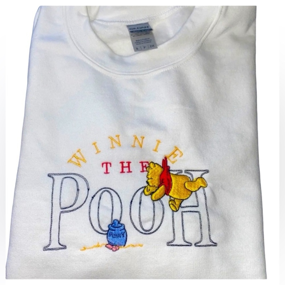 NWOT Winnie the Pooh crewneck, embroidered design crewneck in small and medium